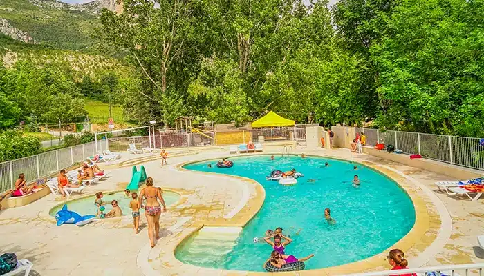 piscine chauffee du camping dans les alpes de haute provence