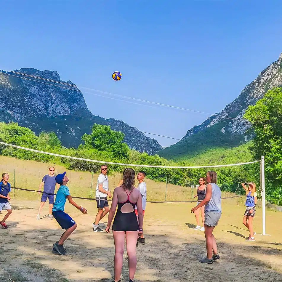 terrain de sport au sein du camping